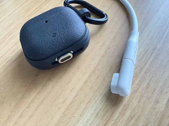USB-C マグネット変換アダプタ（L字タイプ）とAirPods